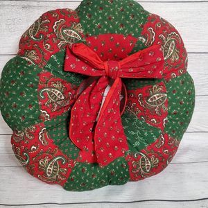 Vtg Handmade Quilted Christmas Wreath Tufted Stuffed Paisley Approx 18" Diameter